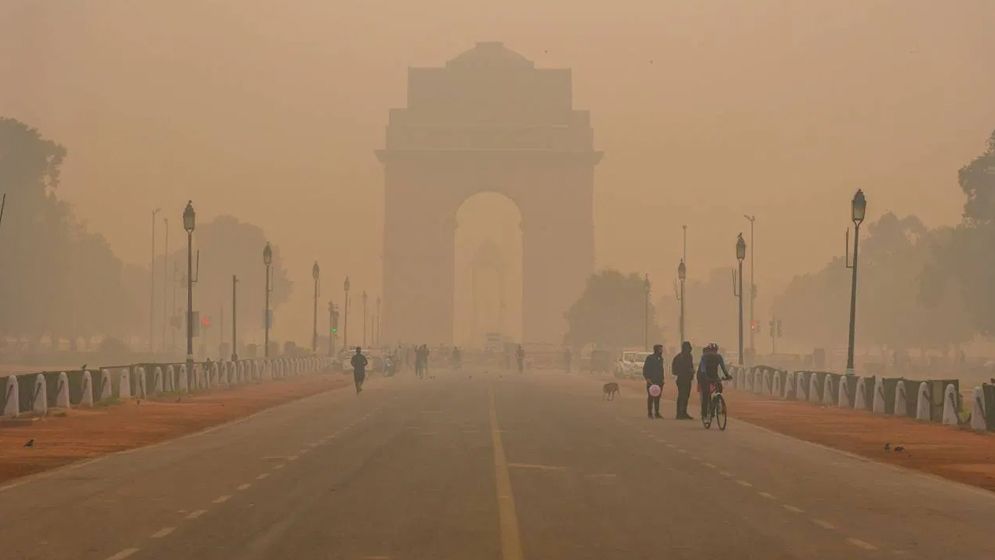 বায়ুদূষণে বিপর্যস্ত দিল্লি 