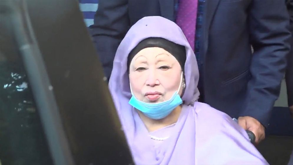 মার্কিন দূতাবাসে ফিঙ্গারপ্রিন্ট দিয়ে বাসায় ফিরলেন খালেদা জিয়া