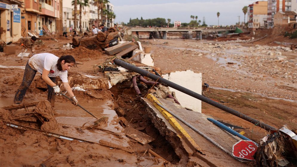 স্পেনে ভয়াবহ বন্যায় নিহতের সংখ্যা বেড়ে ২০৫ জন