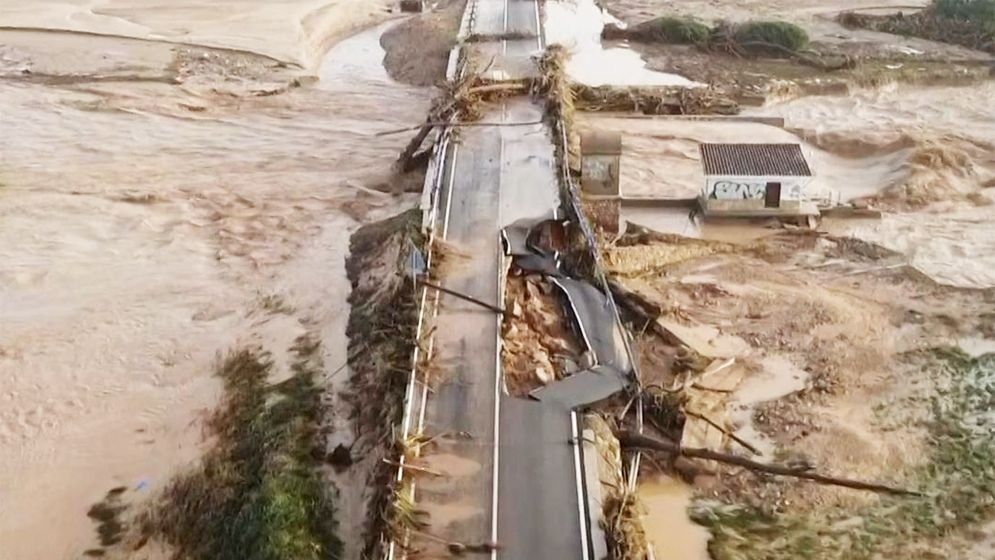 স্পেনে ভয়াবহ বন্যা, মৃতের সংখ্যা বেড়ে ১৫৮