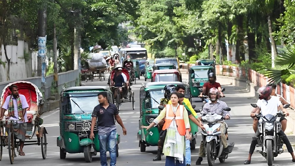 ট্রাফিক নিয়ন্ত্রণে শিক্ষার্থীরা, সম্মানী পাবেন যত টাকা