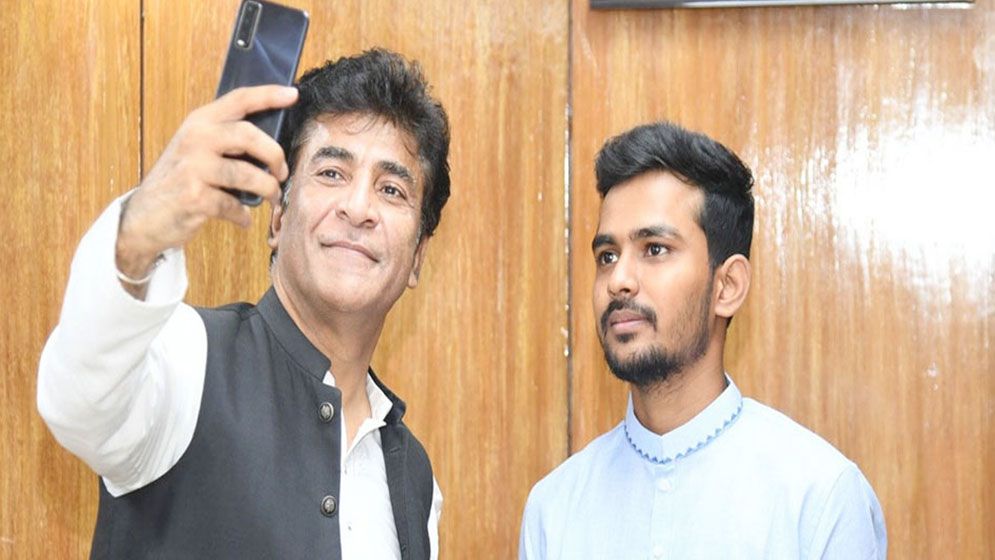 উপদেষ্টা আসিফকে নিয়ে এক্সে পা‌কিস্তান হাইক‌মিশনারের পোস্ট, যা লিখলেন