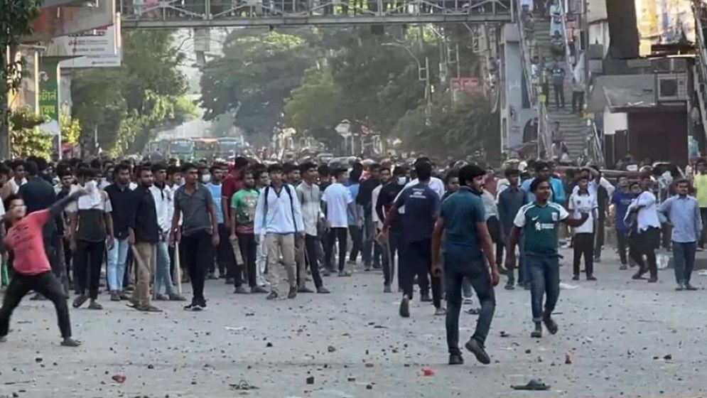 সায়েন্সল্যাবে ঢাকা কলেজ-সিটি কলেজ শিক্ষার্থীদের সংঘর্ষ, আহত ৩০