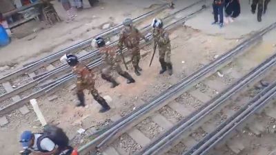 অটোরিকশা চালকদের ধাওয়া দিলো সেনাবাহিনী