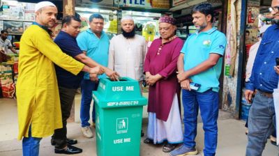 সোনারগাঁওয়ে পরিবেশ রক্ষায় ডাস্টবিন বিতরণ 