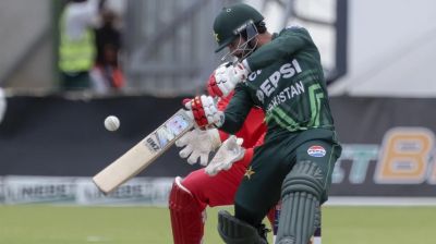 কামরানের অভিষেক সেঞ্চুরির দিনে সিরিজ জিতল পাকিস্তান