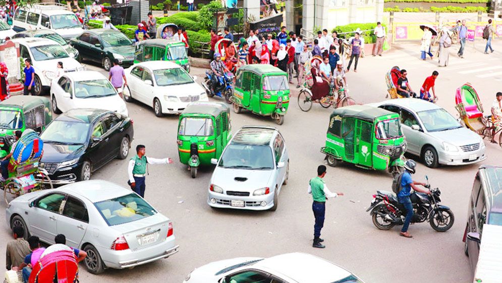 ব্যবস্থাপনা গলদে অচল সড়ক