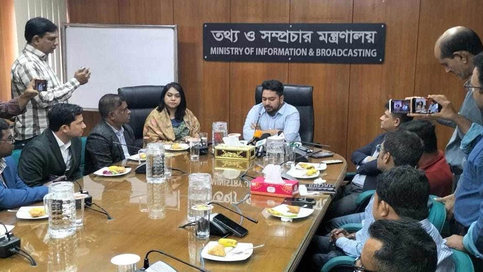 বর্তমান অস্থিতিশীল পরিবেশ নিয়ে সরকার অস্বস্তিতে রয়েছে : তথ্য উপদেষ্টা