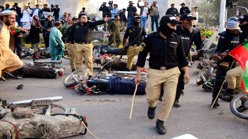 বিক্ষোভে উত্তাল পাকিস্তান, নিহত ৬