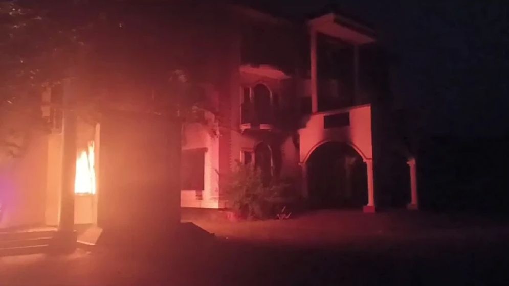 সাবেক মন্ত্রী মোফাজ্জল হোসেন চৌধুরী মায়ার বাড়িতে আগুন দিলো কারা?