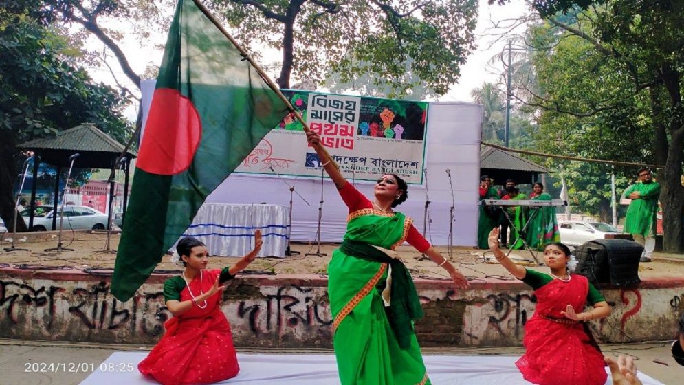ঢাবিতে বিজয়ের মাসে ‘প্রথম প্রভাত’ উদযাপন 