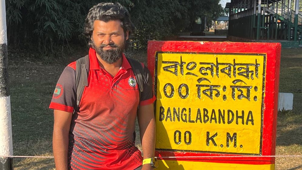 হেঁটে হেঁটে ছেড়াদ্বীপ থেকে বাংলাবান্ধায় জাফর!
