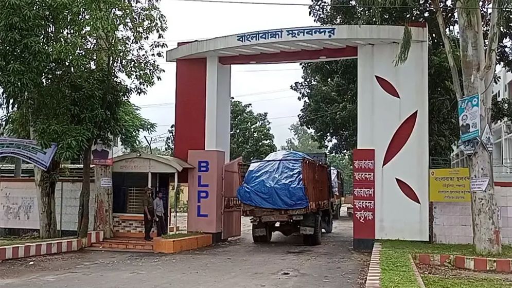 এবার বাংলাবান্ধা স্থলবন্দর দিয়ে আমদানি হচ্ছে পেঁয়াজ