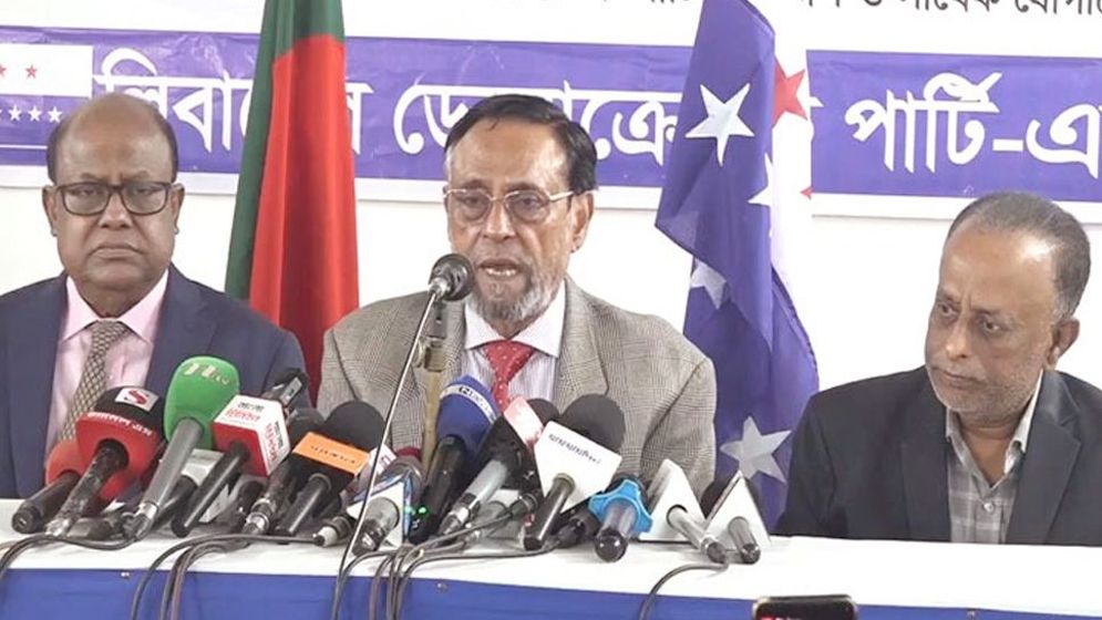 অন্তর্বর্তী সরকারের সঙ্গে থাকা নিয়ে যা বললেন কর্নেল অলি