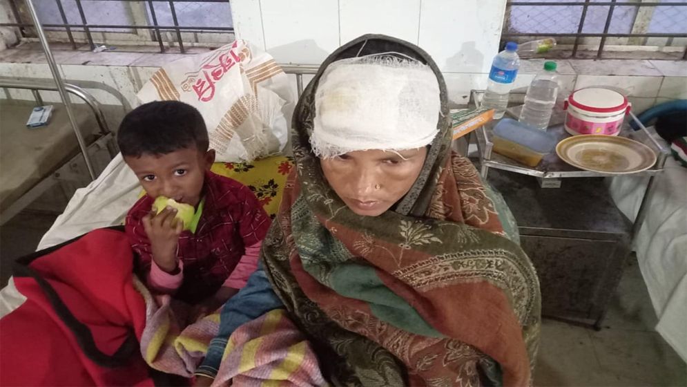 জামিনে থেকেও পালিয়ে বেড়াচ্ছে দিনমজুর পরিবার