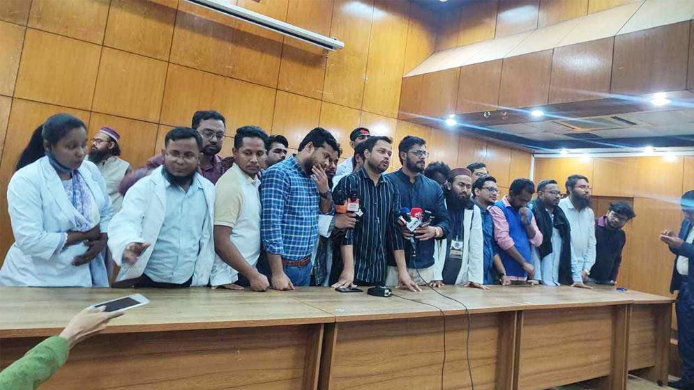 আন্দোলন প্রত্যাহার, মঙ্গলবার থেকে কাজে যোগ দেবেন ট্রেইনি চিকিৎসকরা