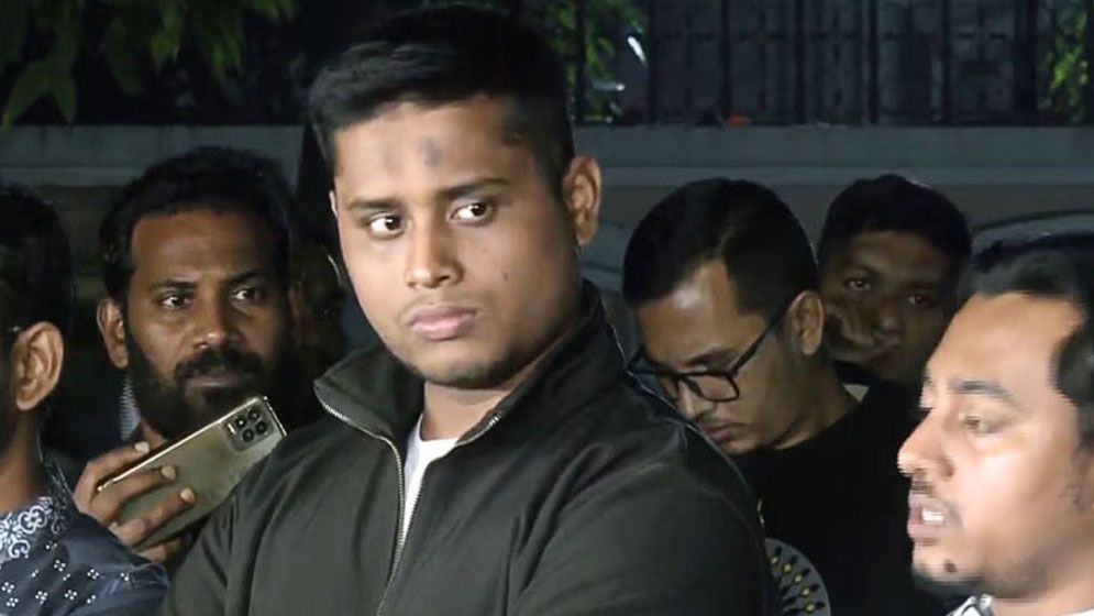 ভারতকে একচুল ছাড় দিতে নারাজ ছাত্ররা