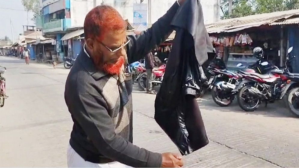‘মুজিব কোট’ পুড়িয়ে পদত্যাগ করলেন আওয়ামী লীগ নেতা