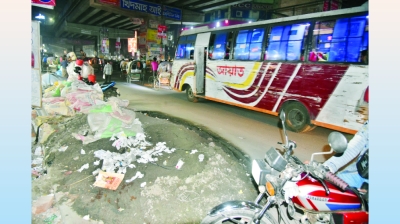 ড্রেনের ময়লা রাস্তায় দুর্ভোগ-দূষণ বাড়ছে