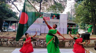 ঢাবিতে বিজয়ের মাসে ‘প্রথম প্রভাত’ উদযাপন 