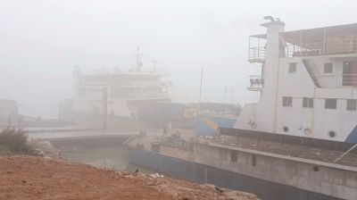 বন্ধ পাটুরিয়া-দৌলতদিয়া নৌপথ, মাঝ নদীতে আটকা ফেরি