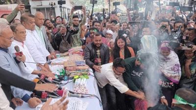 স্ত্রীর শাড়ি পুড়িয়ে ভারতীয় পণ্য বর্জনের ডাক রিজভীর