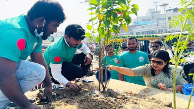 সোনারগাঁওয়ে ময়লা-আবর্জনার ভাগাড় হয়ে গেল ফুলের বাগান