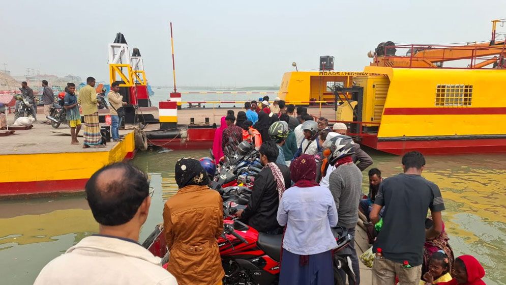মিঠামইন-বালিখলা ফেরি পারাপারে টোল আদায়ে অনিয়ম