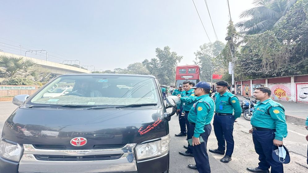 রাজধানীজুড়ে কঠোর নিরাপত্তা, মোড়ে মোড়ে চেকপোস্ট