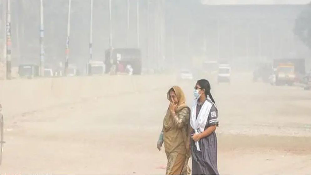 বায়ুদূষণে বিপর্যস্ত রাজধানী, স্বাস্থ্যঝুঁকিতে মানুষ