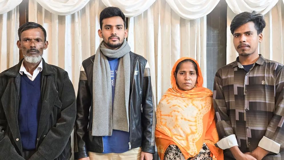 ফেলানীর পরিবারের দায়িত্ব নিলেন উপদেষ্টা আসিফ