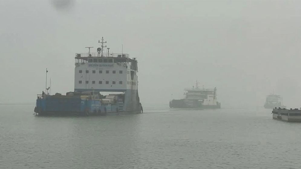 দৌলতদিয়া-পাটুরিয়া নৌরুটে ফেরি চলাচল বন্ধ