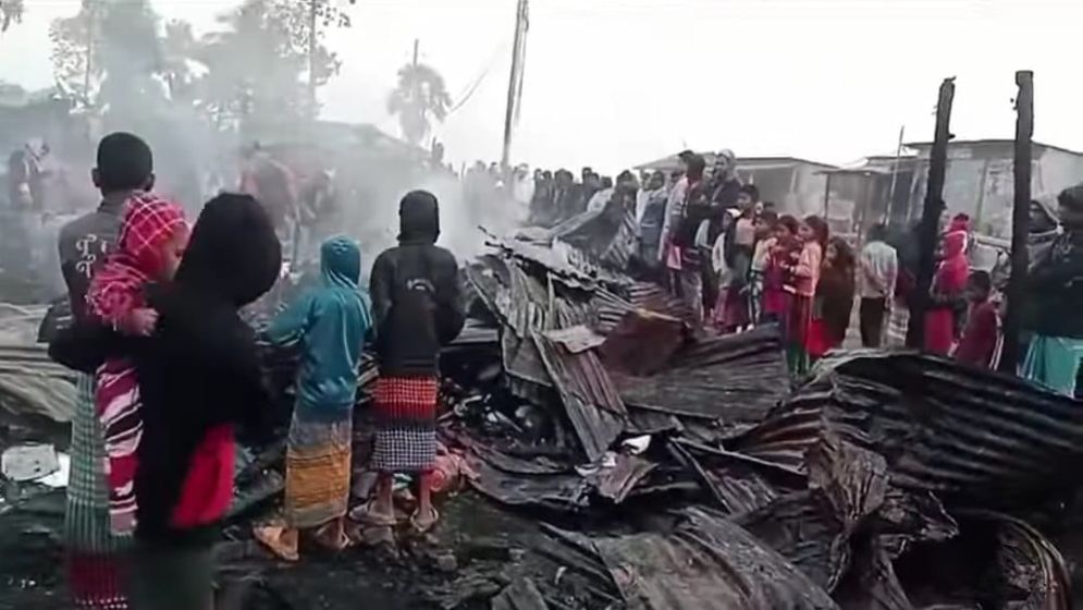 শর্টসার্কিটের আগুনে পুড়ে ছাই ১১ দোকান