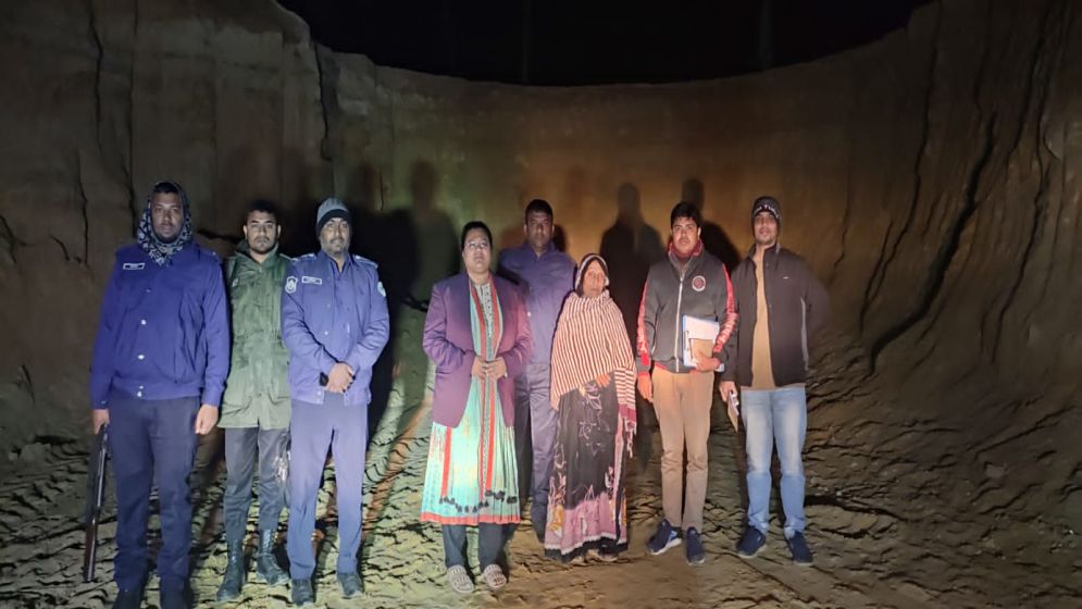 রাতের আঁধারে চলছিল পাহাড় কাটা, জরিমানা ৩ লাখ
