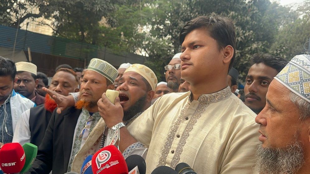 দাবি আদায় না হলে রাজপথ ছাড়বে না ইবতেদায়ী শিক্ষকরা