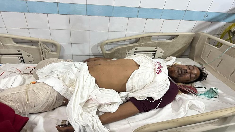 ট্রাক দুর্ঘটনায় আহত সাংবাদিককে হারাতে হলো দুটি পা