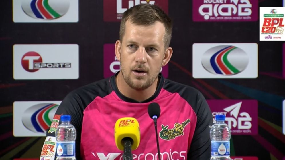 শাহীনের উপর চড়াও হওয়া নিয়ে যা বললেন মানসি