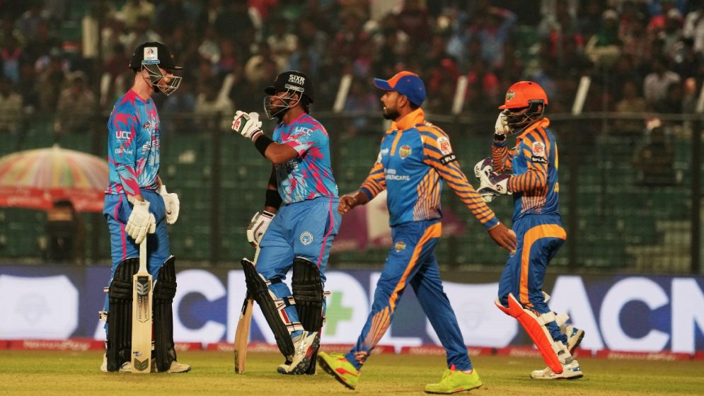 মিরাজদের বিধ্বস্ত করে দুইয়ে উঠলো চট্টগ্রাম