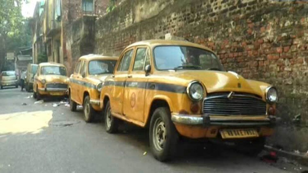 কলকাতার ঐতিহ্যবাহী হলুদ ট্যাক্সি বিলুপ্তির পথে 