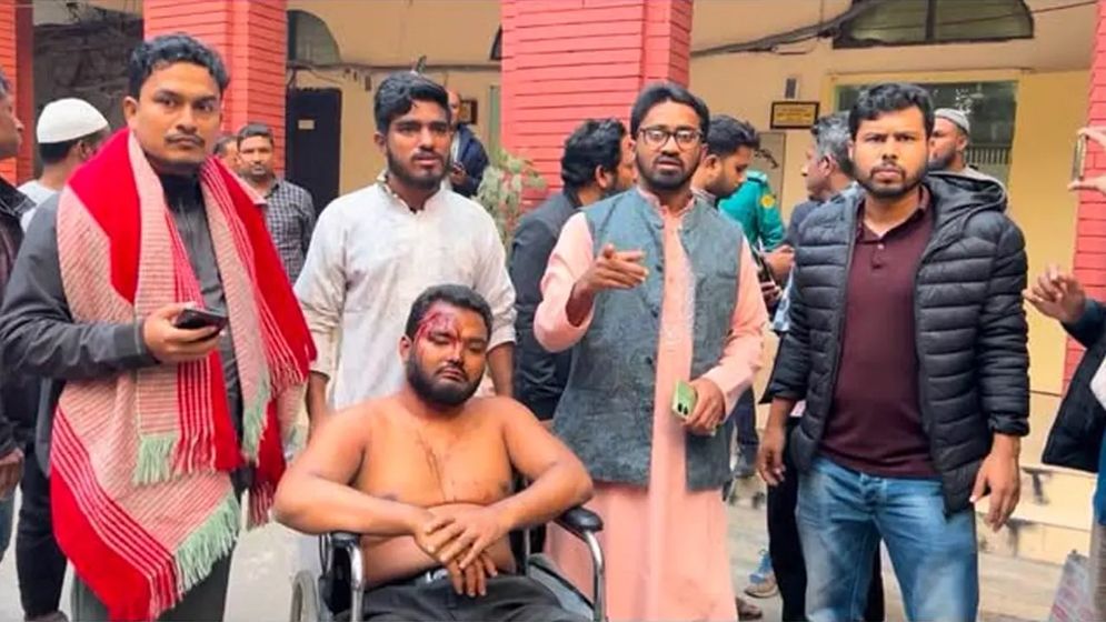 ফারুক হাসানের ওপর হামলা করলো ছাত্রদল