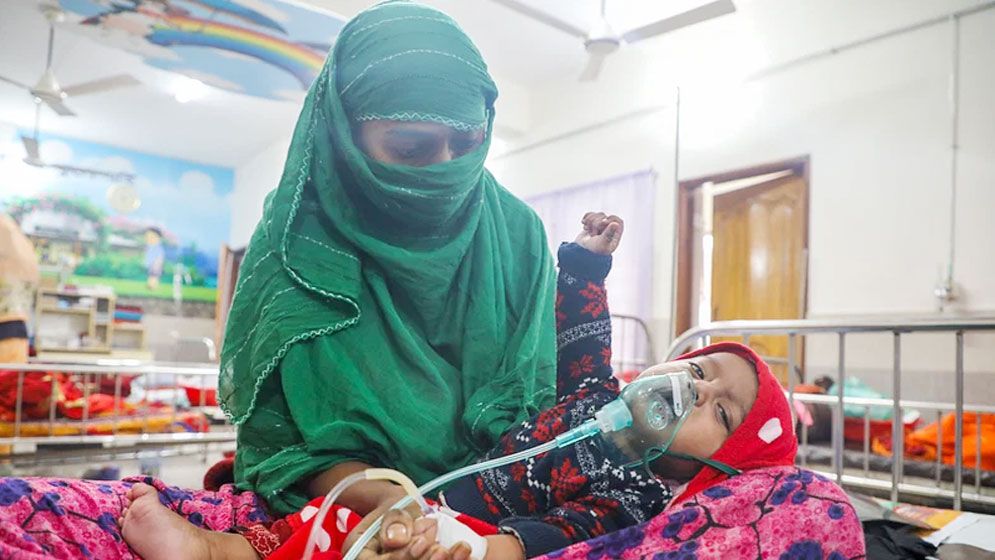 ঠান্ডায় ভিড় বাড়ছে শিশু হাসপাতালে