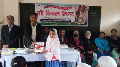 শেখ হাসিনার ছবি দিয়ে বই উৎসব