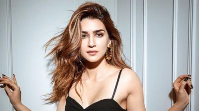 প্রেমিকের থেকে যা চান কৃতি শ্যানন