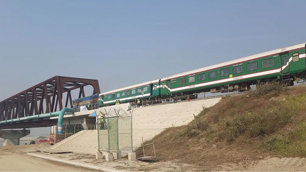 যমুনা রেলসেতুতে ট্রেনের গতি ছিল ১২০ কিমি