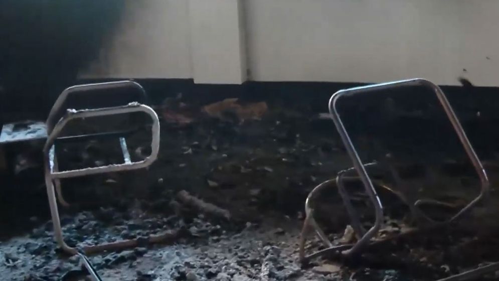 বকশীবাজারে অস্থায়ী আদালতে আগুন