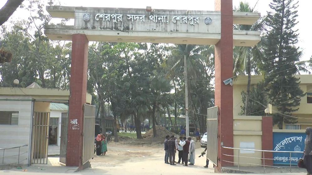দু'পক্ষের দ্বন্দ্বে ব্যবসায়ী খুন, আটক ২