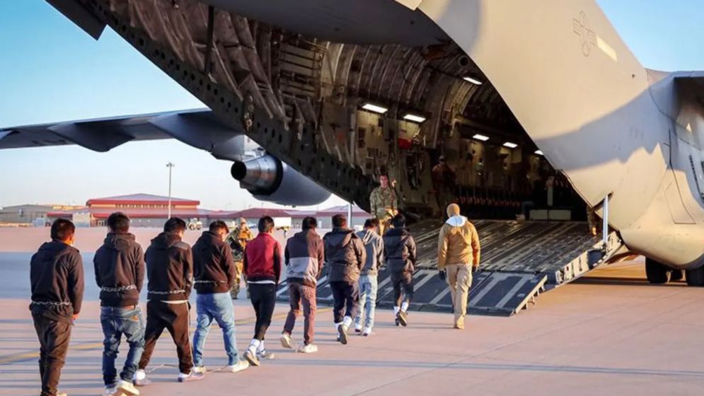 অবৈধ ভারতীয়দের ফেরত পাঠানো শুরু করল ট্রাম্প প্রশাসন