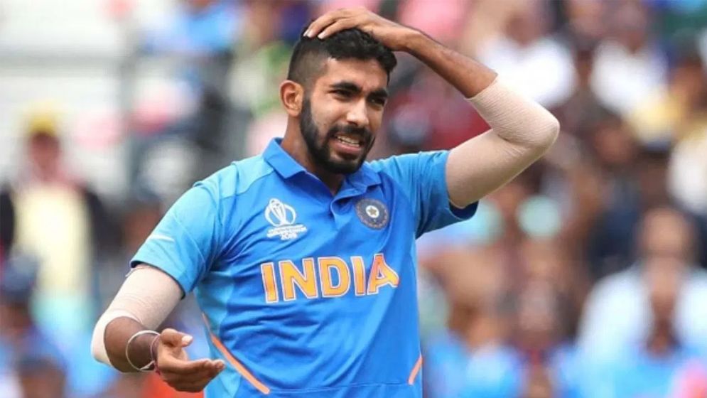 চ্যাম্পিয়ন্স ট্রফি থেকে ছিটকে গেলেন বুমরাহ