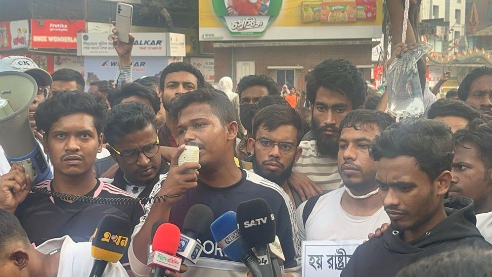 ৭ ঘণ্টা পর সড়ক ছাড়লো আন্দোলনকারীরা, যান চলাচল শুরু