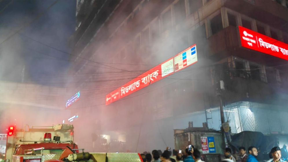 কারওয়ান বাজারে ইটিভি ভবনে আগুন